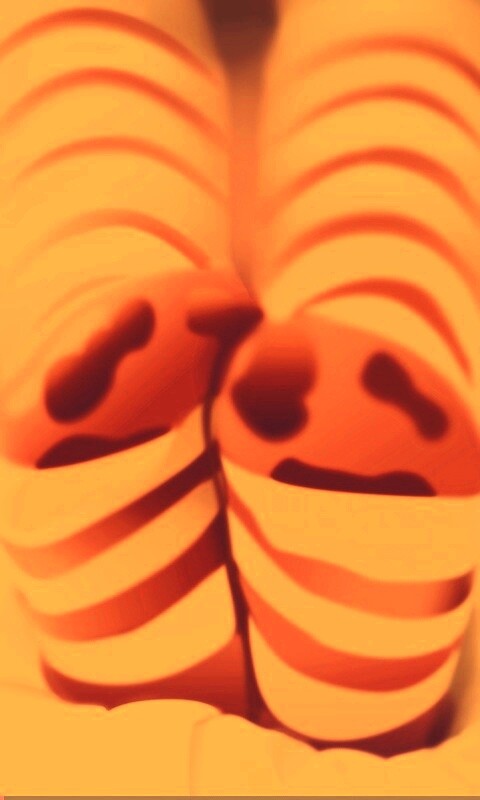 Ножки в полосатых чулках обои