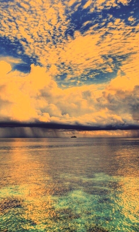 Тучи над морем обои