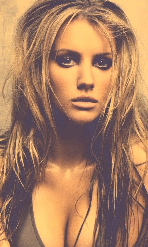 Брюнетка обои