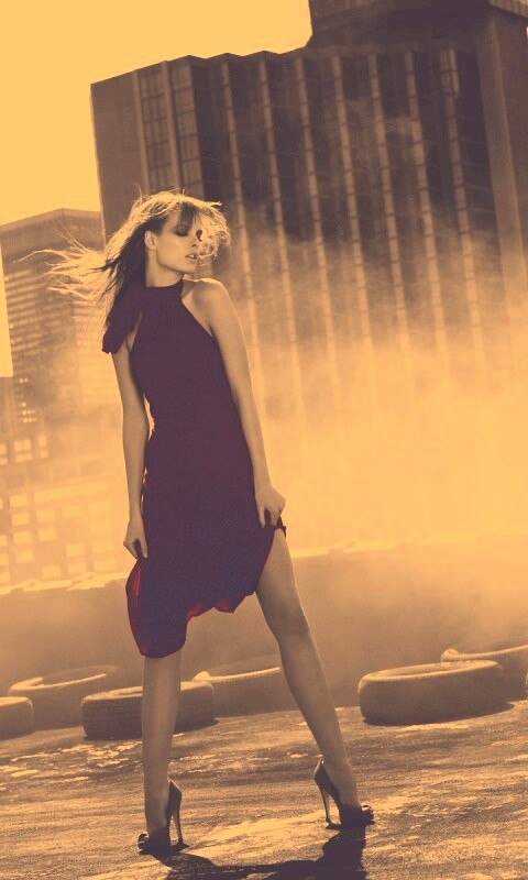 Девушка в красном обои