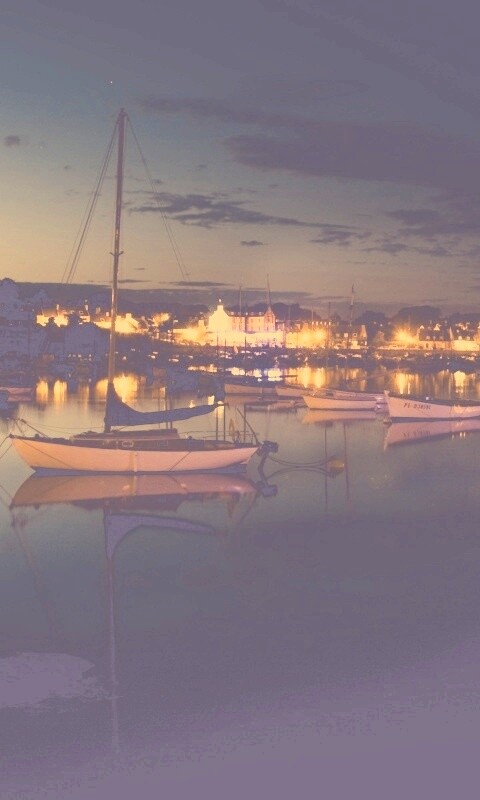 Лодки на вечерней воде обои