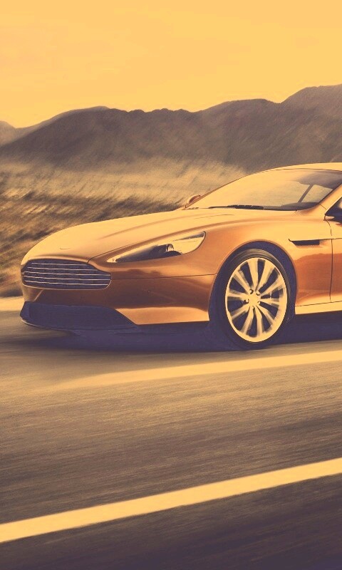Астон Мартин на шоссе обои