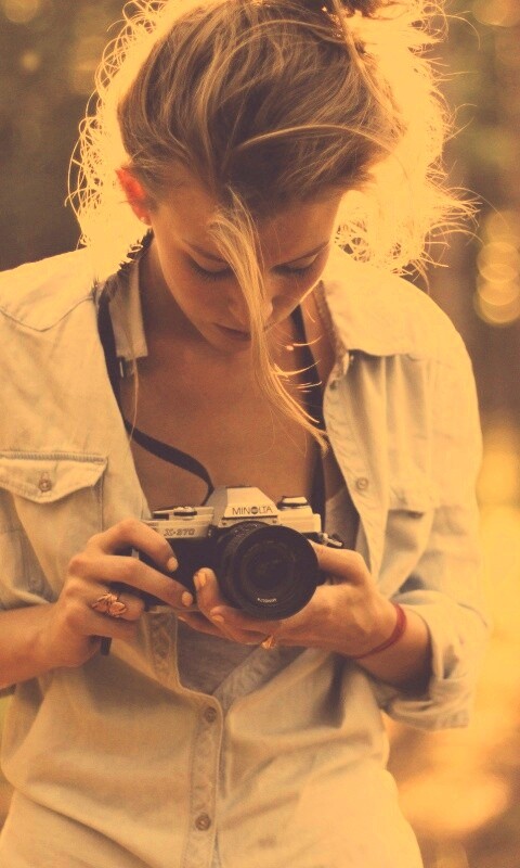 Девушка-фотограф обои