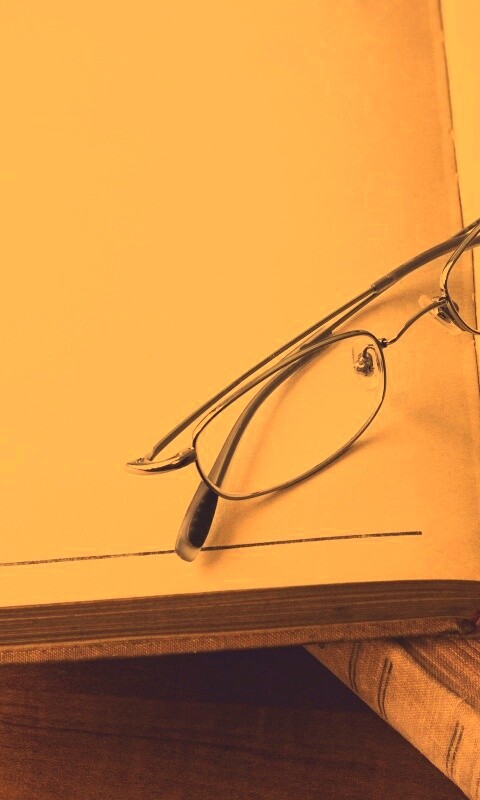 Очки и блокнот обои