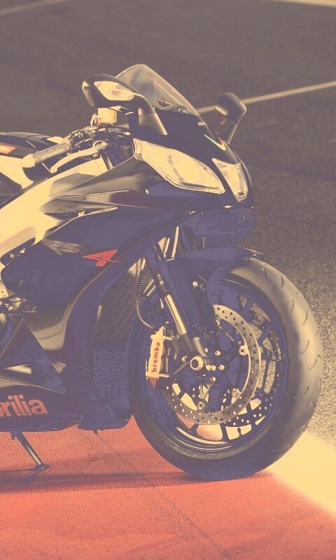 Aprilia на треке обои