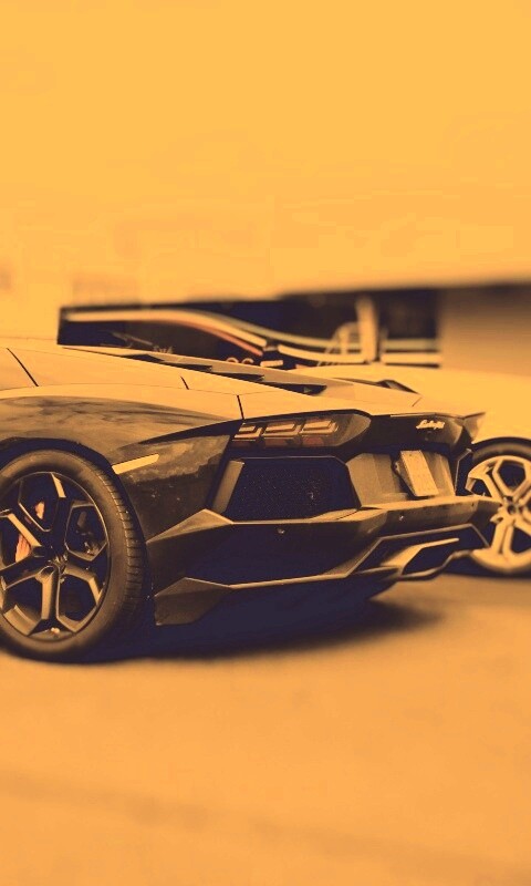 Ламборджини ревентон на парковке обои