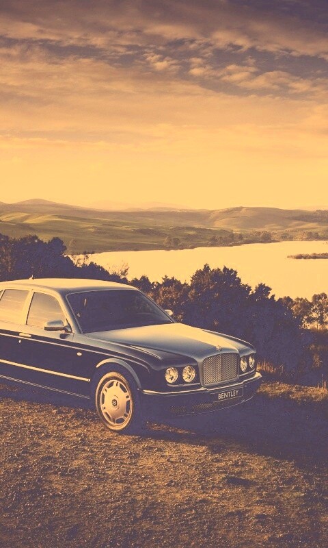 Бентли у озера обои