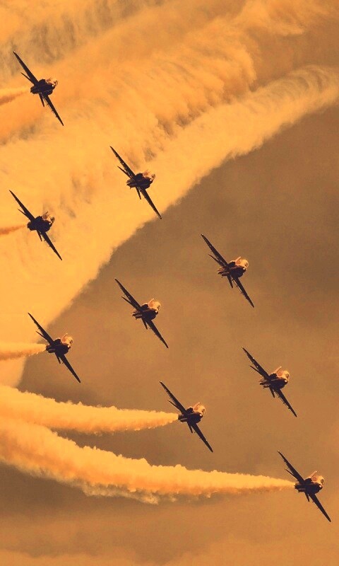 Красивая эскадра самолетов на авиашоу обои