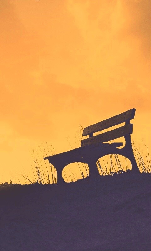 Силуэт скамейки на фоне неба обои