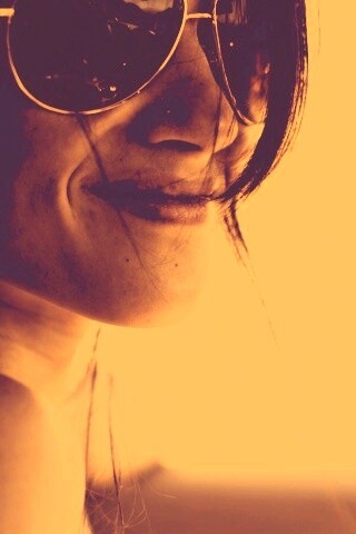 Девушка в очках обои