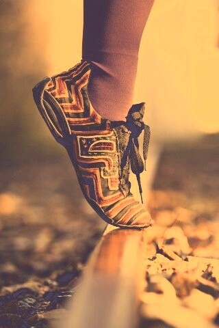 Разноцветные кроссовки обои