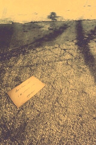 Записка на асфальте обои