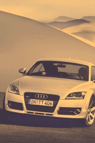 Audi TT на фоне снега обои