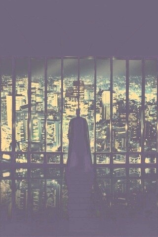 Бэтмен  смотрит на Готем обои