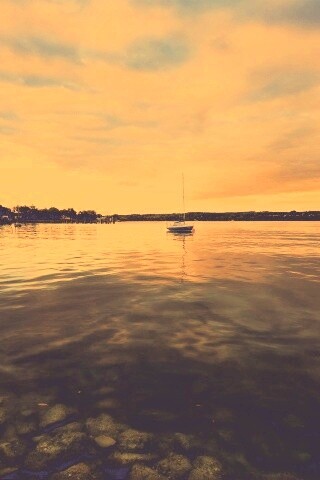 Яхта на озере обои