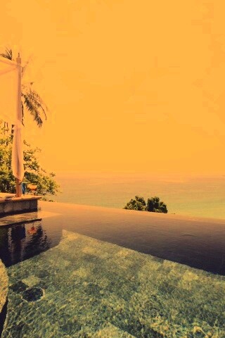 Бассейн на берегу моря обои