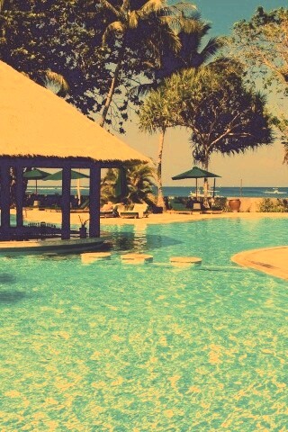 Бассейн отеля обои