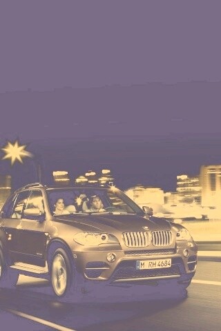 Пара в BMW X5 обои