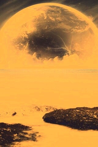 Огромная луна над океаном обои