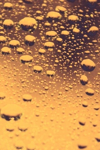 Капли воды на поверхности стекла обои