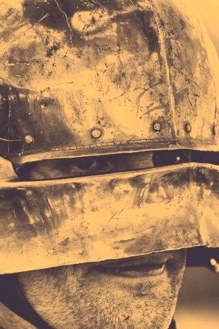 Человек в доспехах обои