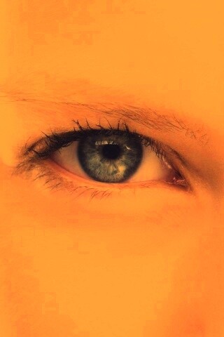 Она смотрит на тебя обои