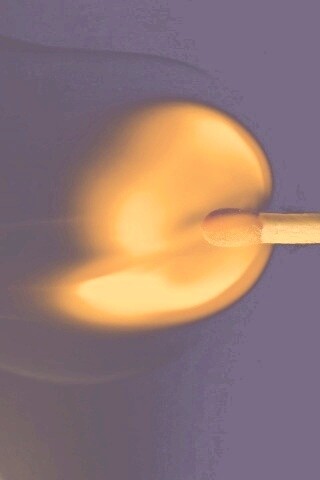 Горящая спичка обои