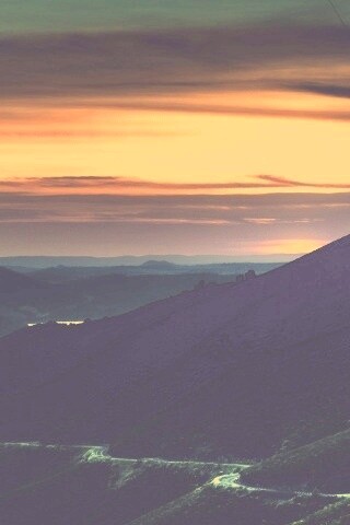Закат на склонах гор обои