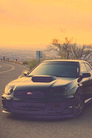 Субару на смотровой алощадке в горах обои