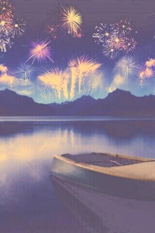 Фейрверк над озером обои