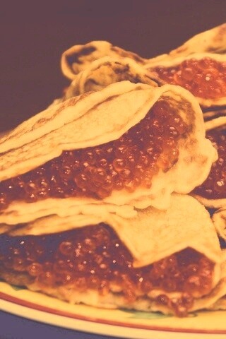 Блины с красной икрой обои