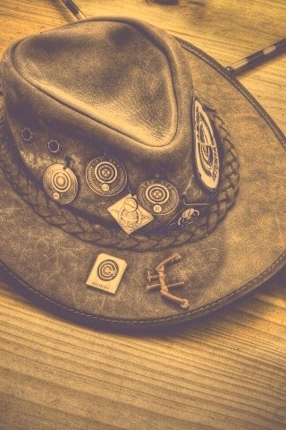 Шляпа и стрелы обои