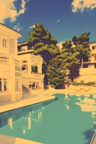 Особняк с бассейном обои