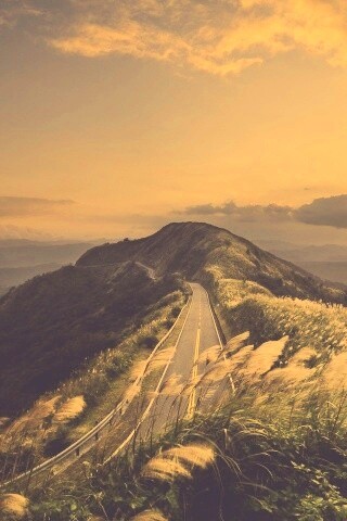 Дорога вдоль вершины холма обои