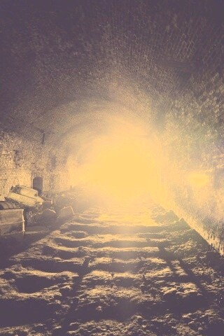 Захламленный тоннель обои