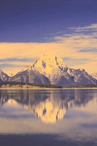 Вид на горы за озером обои