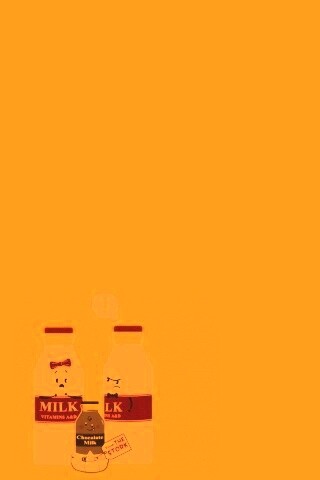 Бутылка молока сходила налево обои