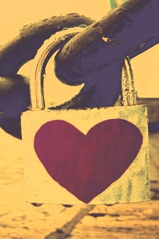 Замочек для влюбленных обои