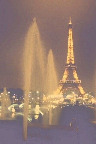 Фонтаны напротив башни Эйфеля обои