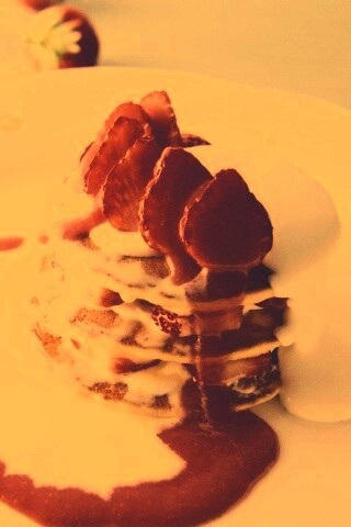 Блинчики с клубникой обои