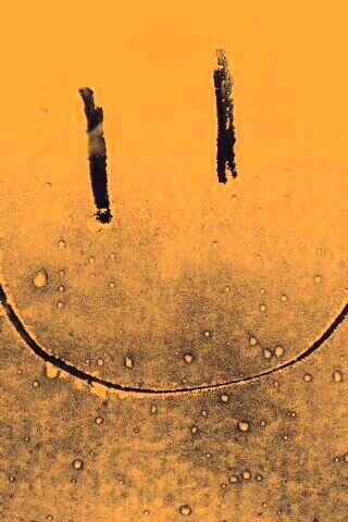 Улыбка на стекле обои