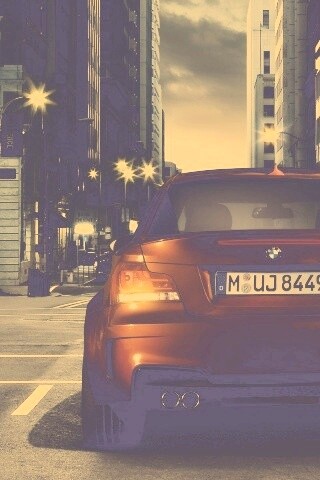 BMW M1 на улицах города обои