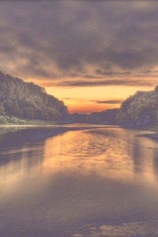 Багровый закат и водная гладь обои