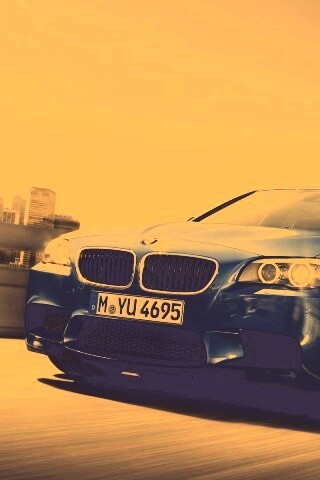 БМВ Ф10 в лучах солнца обои