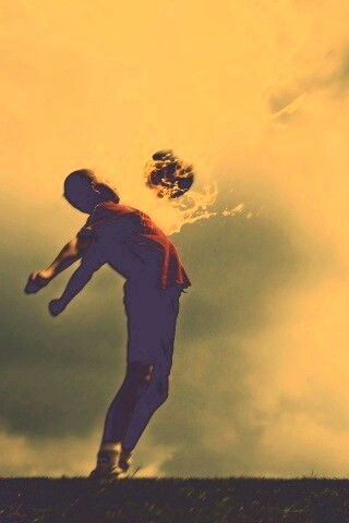 Отбил грудью обои