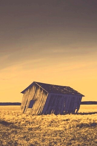 Покосившийся сарай обои