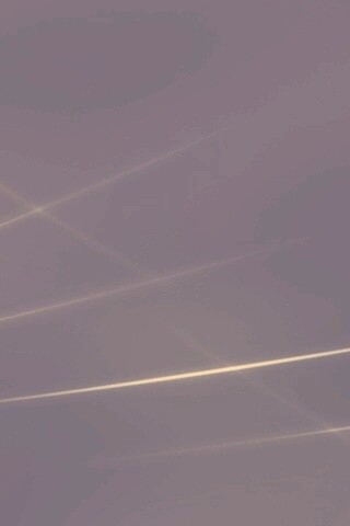 Лучи света на графитовом фоне обои