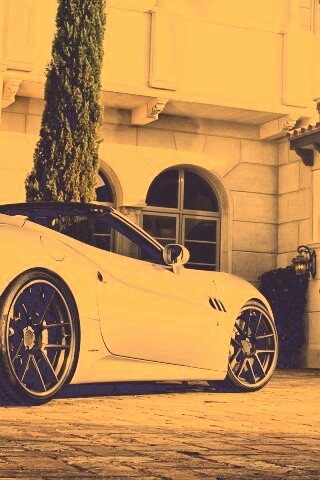 Ferarri у особняка обои