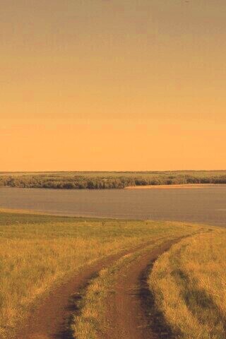 Дорога спускается к воде обои