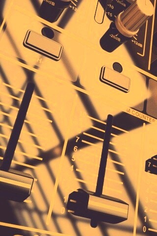 Пульт диджея и отражение на нем обои